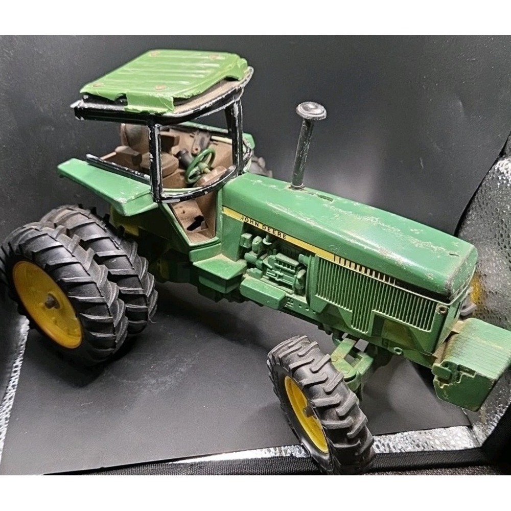 Vintage 1985 Ertl 1:16th Scale John Deere 4850 MFWD Tractor w/Duals, #584, Used